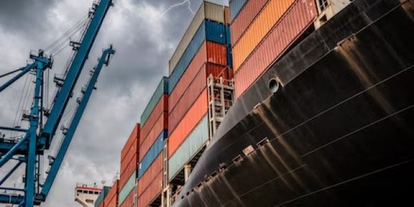 imgi_211_cargo-ship-storm-with-lightning_23-2152005441